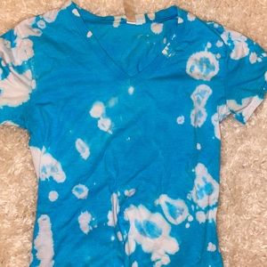 Blue V-neck tye dye top